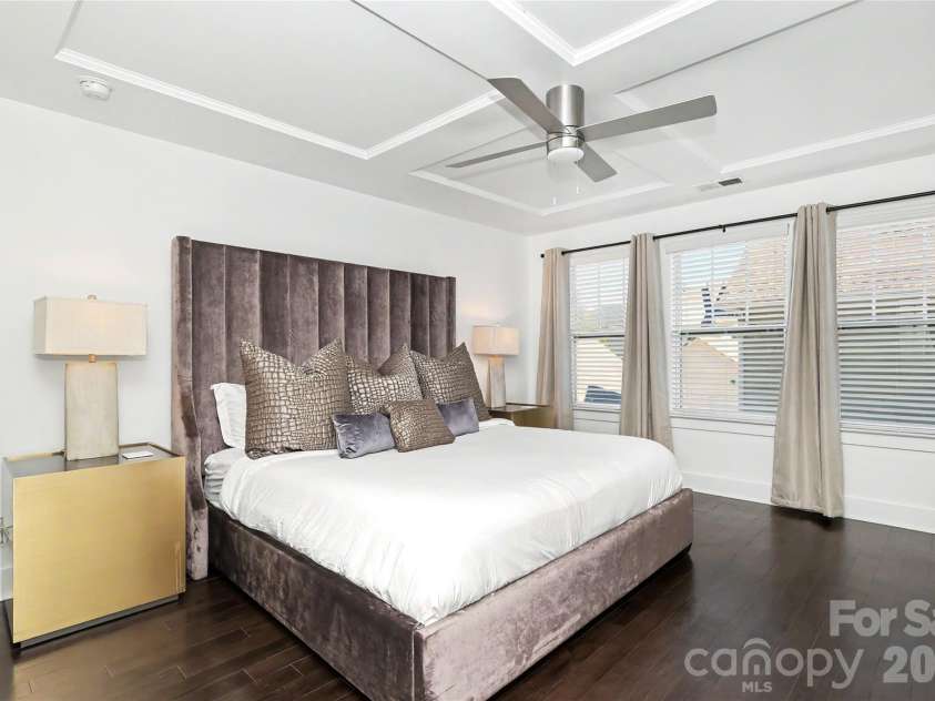 2420 Double Oaks Road, Charlotte, NC 28206.  MLS# CAR4434782, YatesRealty ID 58509. 