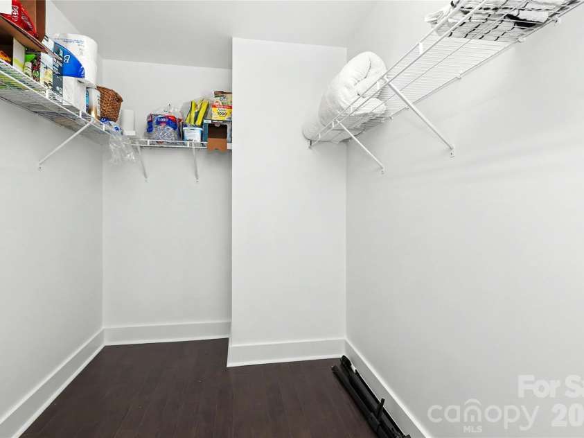 2420 Double Oaks Road, Charlotte, NC 28206.  MLS# CAR4434782, YatesRealty ID 58509. 