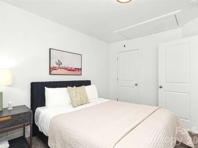 2420 Double Oaks Road, Charlotte, NC 28206.  MLS# CAR4434782, YatesRealty ID 58509. 