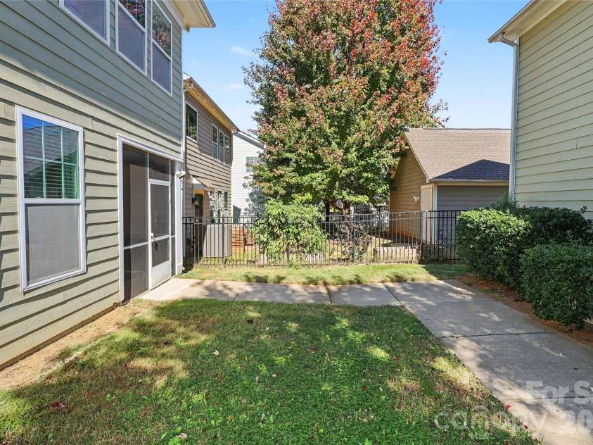 2420 Double Oaks Road, Charlotte, NC 28206.  MLS# CAR4434782, YatesRealty ID 58509. 