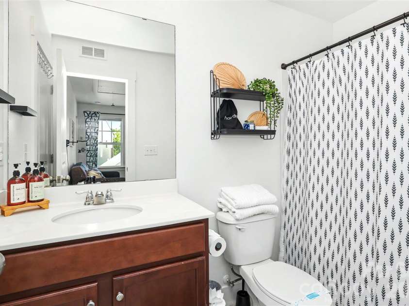 2420 Double Oaks Road, Charlotte, NC 28206.  MLS# CAR4434782, YatesRealty ID 58509. 