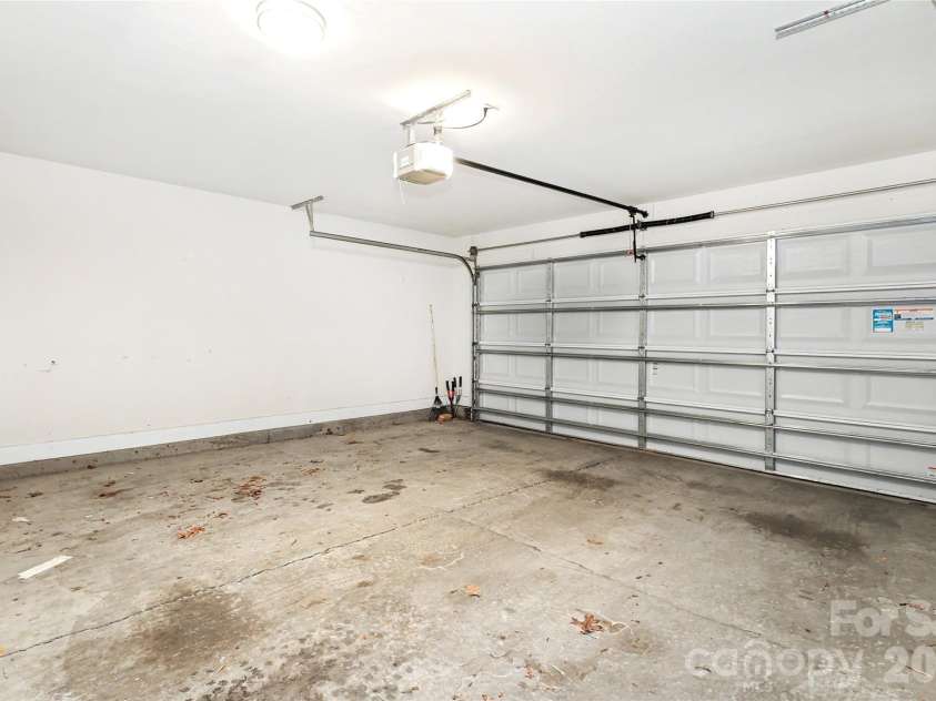 2420 Double Oaks Road, Charlotte, NC 28206.  MLS# CAR4434782, YatesRealty ID 58509. 