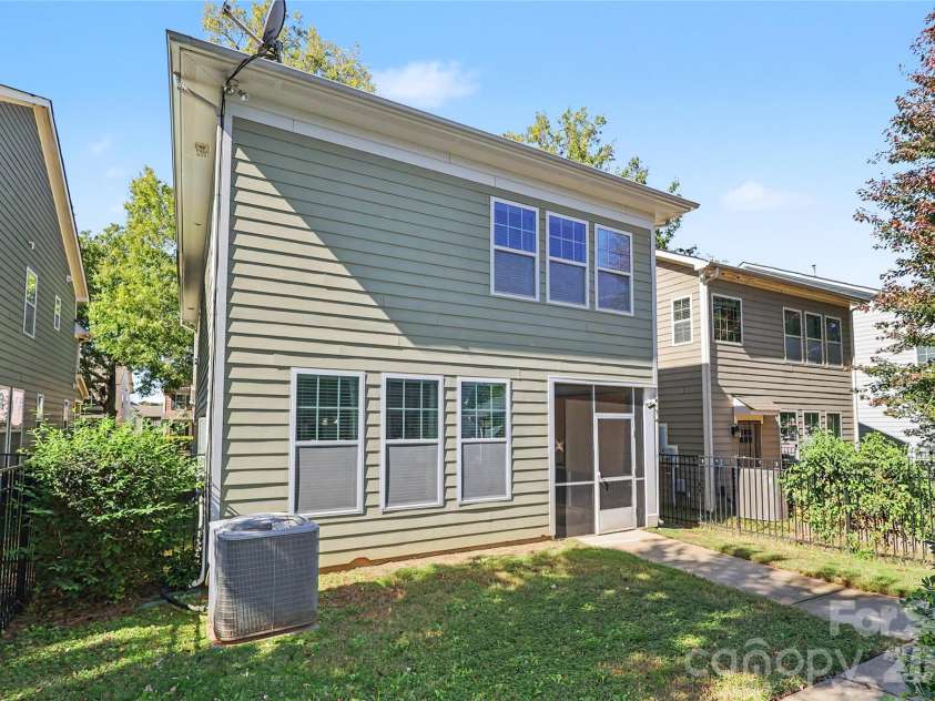 2420 Double Oaks Road, Charlotte, NC 28206.  MLS# CAR4434782, YatesRealty ID 58509. 