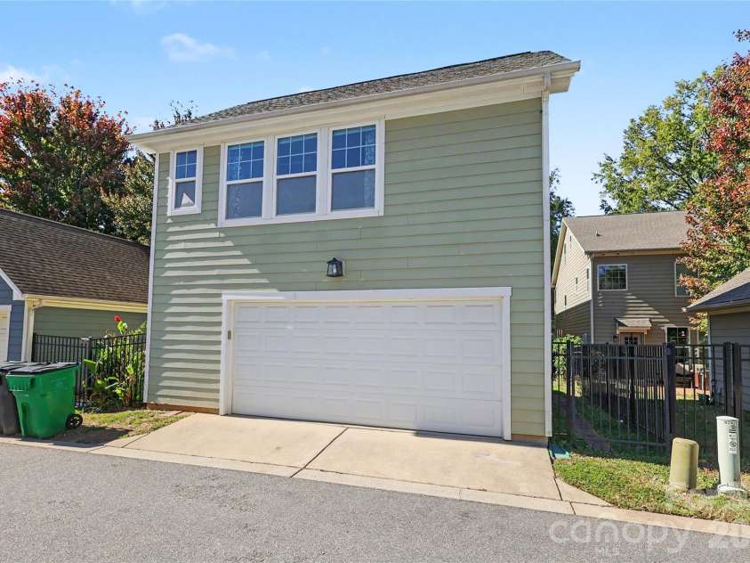 2420 Double Oaks Road, Charlotte, NC 28206.  MLS# CAR4434782, YatesRealty ID 58509. 