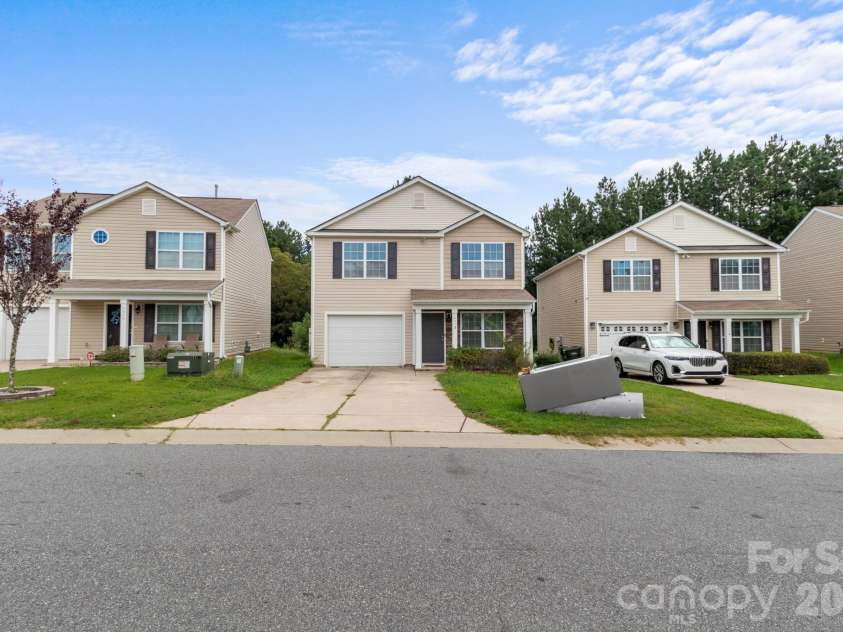 4012 Long Arrow Drive, Concord, NC 28025.  MLS# CAR4437288, YatesRealty ID 58514. 