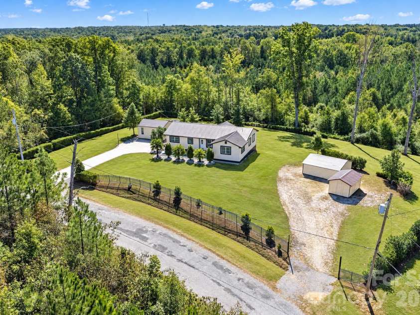 892 Taylor Drive, Lancaster, SC 29720.  MLS# CAR4436527, YatesRealty ID 58516. 