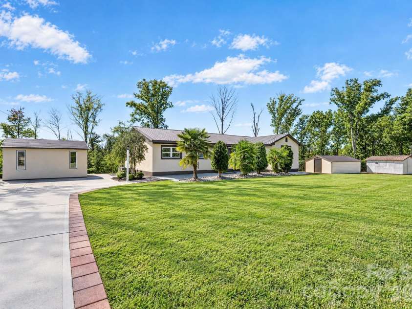 892 Taylor Drive, Lancaster, SC 29720.  MLS# CAR4436527, YatesRealty ID 58516. 