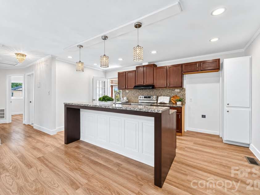892 Taylor Drive, Lancaster, SC 29720.  MLS# CAR4436527, YatesRealty ID 58516. 