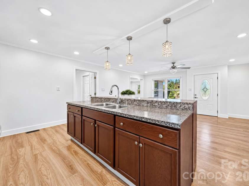 892 Taylor Drive, Lancaster, SC 29720.  MLS# CAR4436527, YatesRealty ID 58516. 
