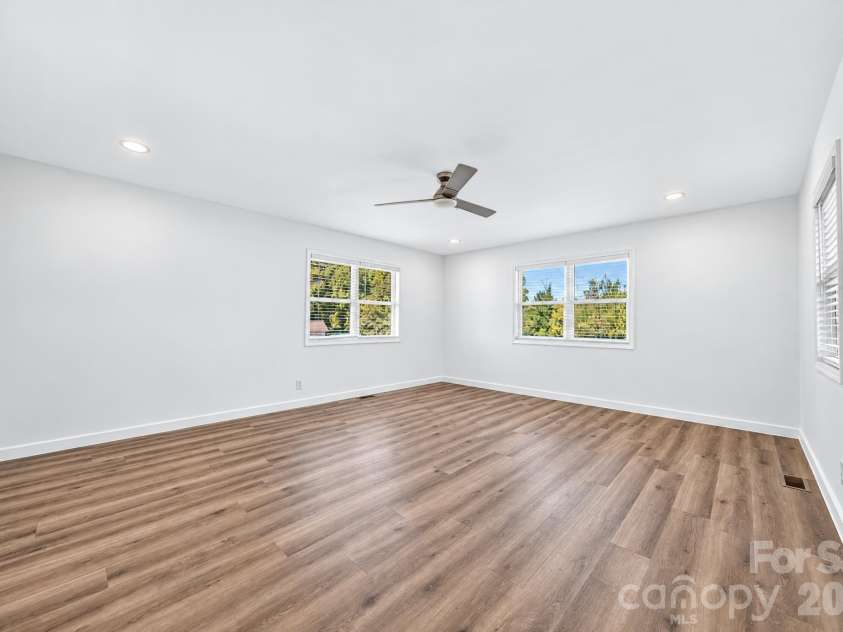 892 Taylor Drive, Lancaster, SC 29720.  MLS# CAR4436527, YatesRealty ID 58516. 
