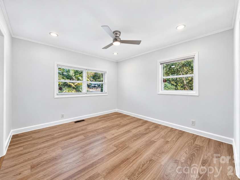 892 Taylor Drive, Lancaster, SC 29720.  MLS# CAR4436527, YatesRealty ID 58516. 