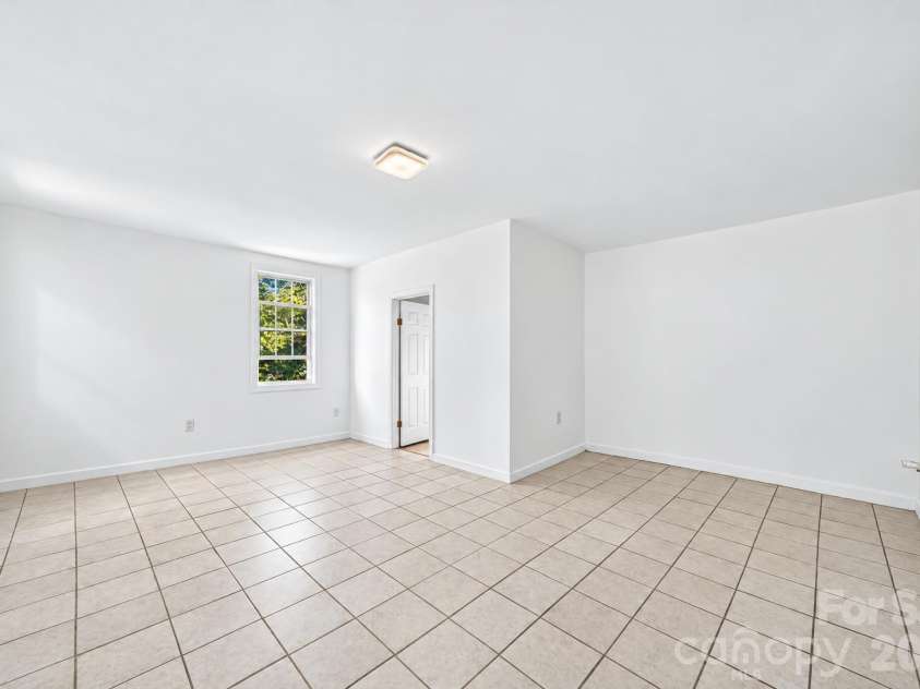 892 Taylor Drive, Lancaster, SC 29720.  MLS# CAR4436527, YatesRealty ID 58516. 