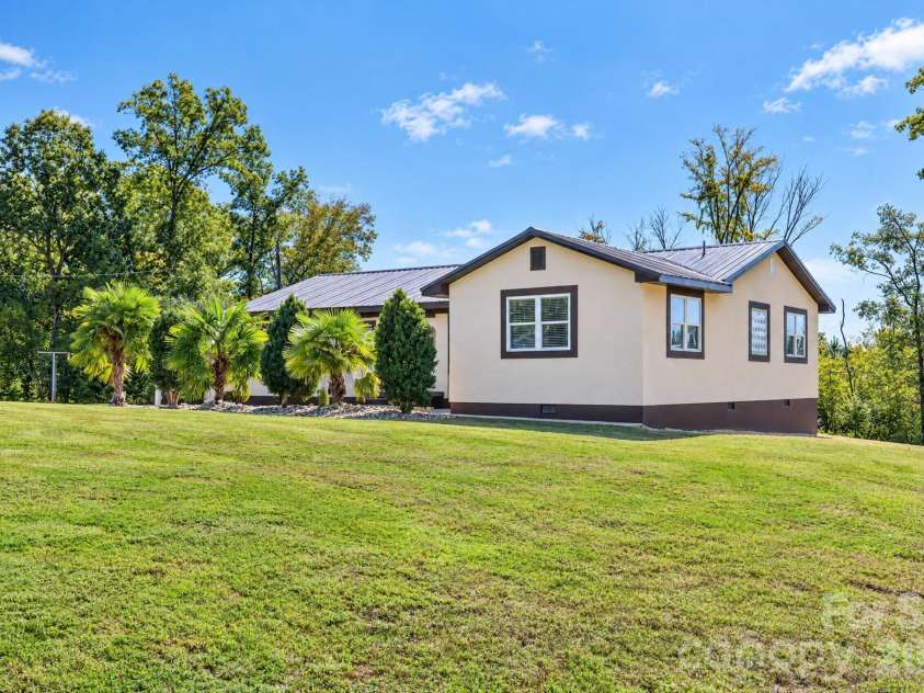 892 Taylor Drive, Lancaster, SC 29720.  MLS# CAR4436527, YatesRealty ID 58516. 