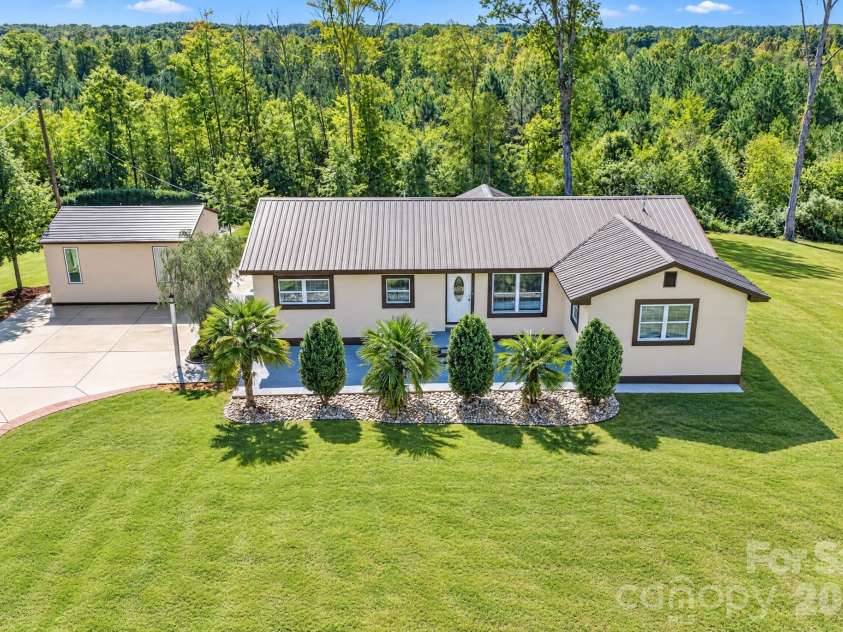 892 Taylor Drive, Lancaster, SC 29720.  MLS# CAR4436527, YatesRealty ID 58516. 