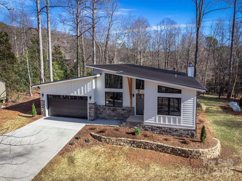 16 Taze Court, Black Mountain, NC 28711.  MLS# CAR4223551, YatesRealty ID 5852. 