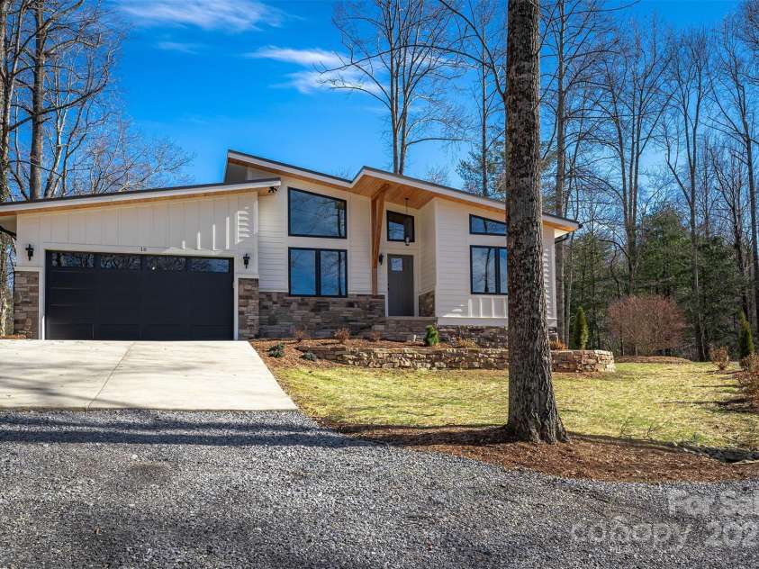 16 Taze Court, Black Mountain, NC 28711.  MLS# CAR4223551, YatesRealty ID 5852. 