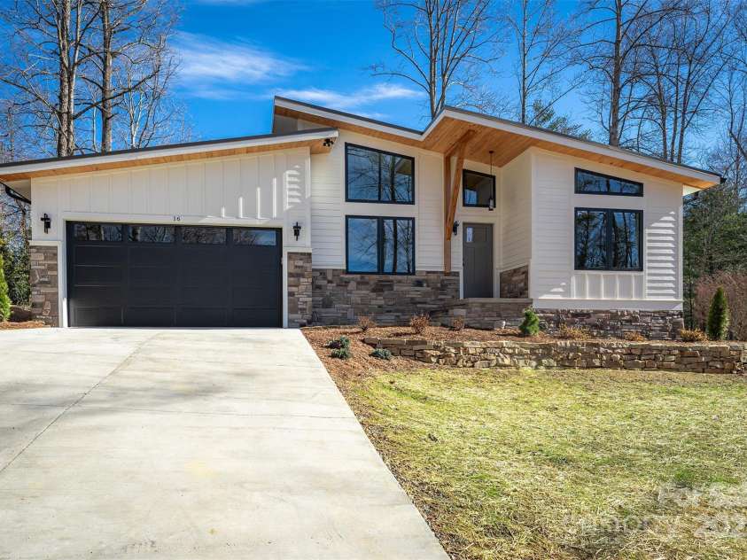 16 Taze Court, Black Mountain, NC 28711.  MLS# CAR4223551, YatesRealty ID 5852. 