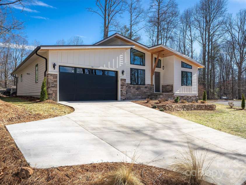 16 Taze Court, Black Mountain, NC 28711.  MLS# CAR4223551, YatesRealty ID 5852. 
