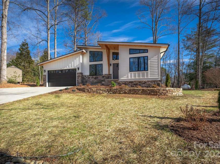 16 Taze Court, Black Mountain, NC 28711.  MLS# CAR4223551, YatesRealty ID 5852. 