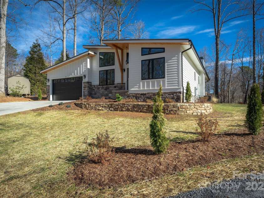 16 Taze Court, Black Mountain, NC 28711.  MLS# CAR4223551, YatesRealty ID 5852. 