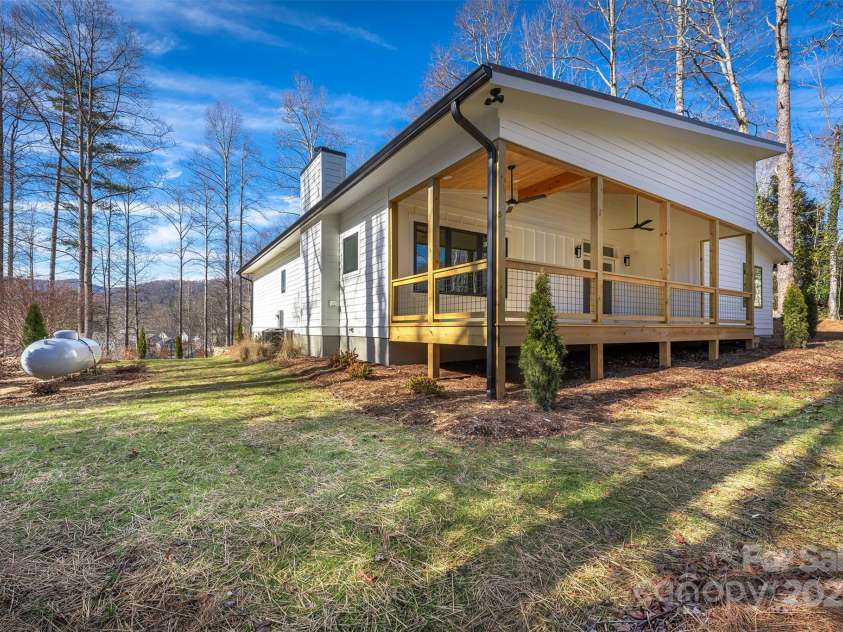 16 Taze Court, Black Mountain, NC 28711.  MLS# CAR4223551, YatesRealty ID 5852. 