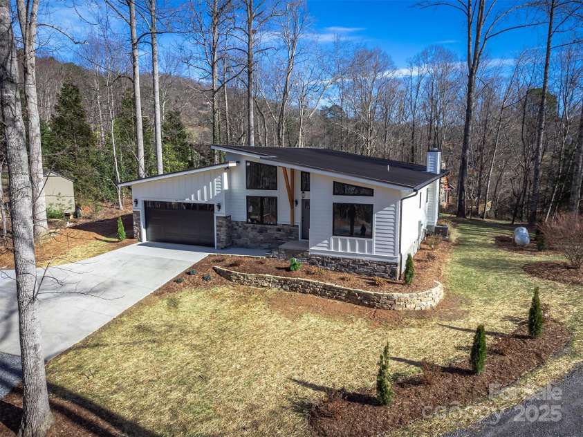 16 Taze Court, Black Mountain, NC 28711.  MLS# CAR4223551, YatesRealty ID 5852. 