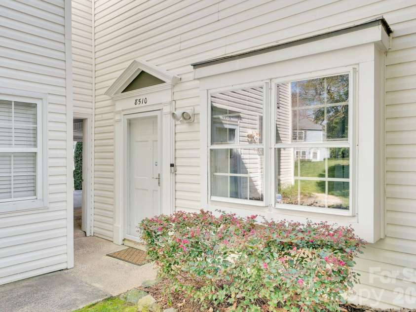 8510 Castle Pine Court, Charlotte, NC 28226.  MLS# CAR4333747, YatesRealty ID 5852. 