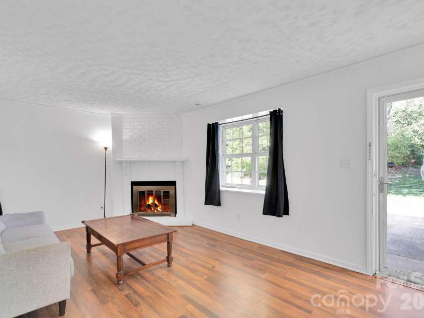 8510 Castle Pine Court, Charlotte, NC 28226.  MLS# CAR4333747, YatesRealty ID 5852. 