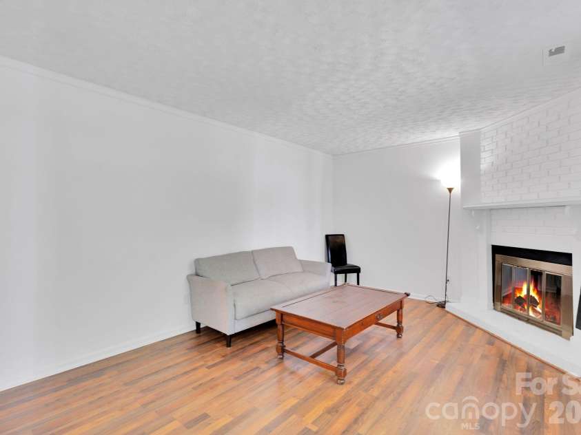 8510 Castle Pine Court, Charlotte, NC 28226.  MLS# CAR4333747, YatesRealty ID 5852. 