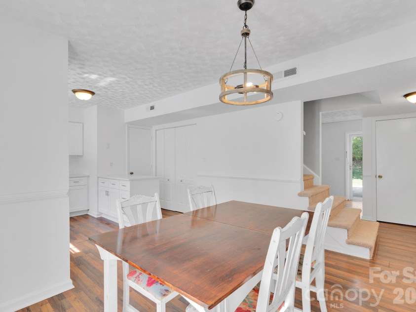 8510 Castle Pine Court, Charlotte, NC 28226.  MLS# CAR4333747, YatesRealty ID 5852. 