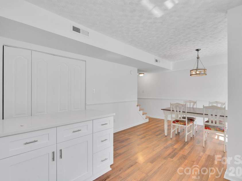 8510 Castle Pine Court, Charlotte, NC 28226.  MLS# CAR4333747, YatesRealty ID 5852. 