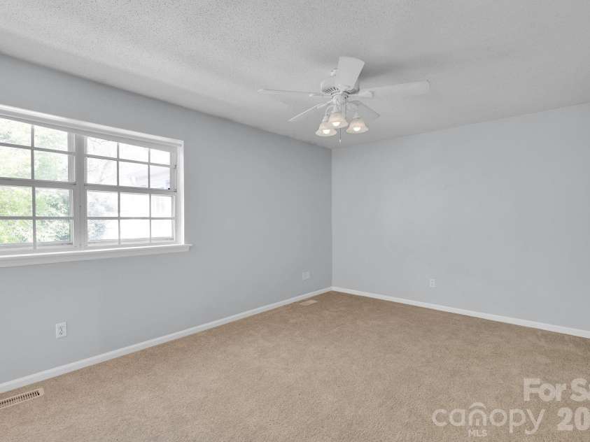 8510 Castle Pine Court, Charlotte, NC 28226.  MLS# CAR4333747, YatesRealty ID 5852. 