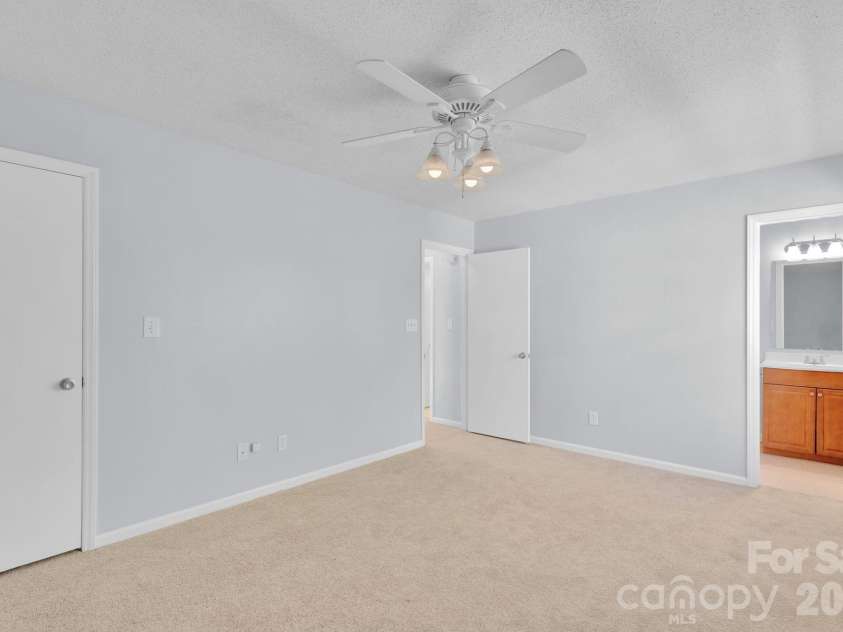 8510 Castle Pine Court, Charlotte, NC 28226.  MLS# CAR4333747, YatesRealty ID 5852. 