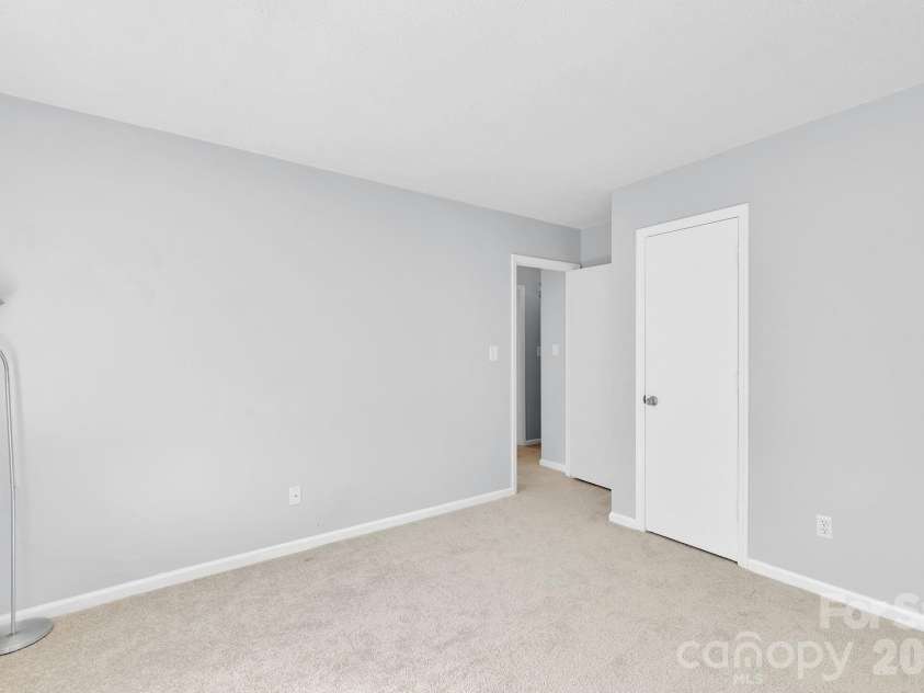 8510 Castle Pine Court, Charlotte, NC 28226.  MLS# CAR4333747, YatesRealty ID 5852. 