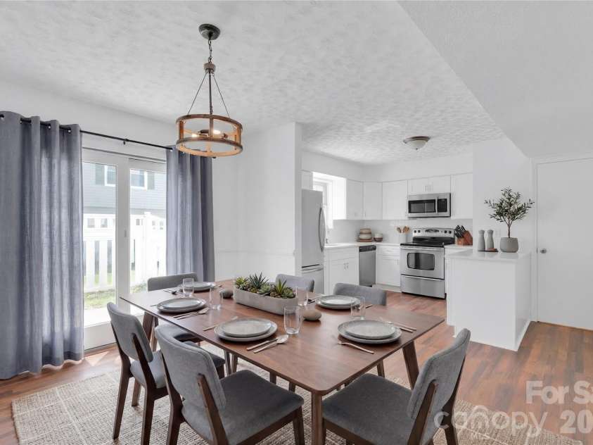 8510 Castle Pine Court, Charlotte, NC 28226.  MLS# CAR4333747, YatesRealty ID 5852. 
