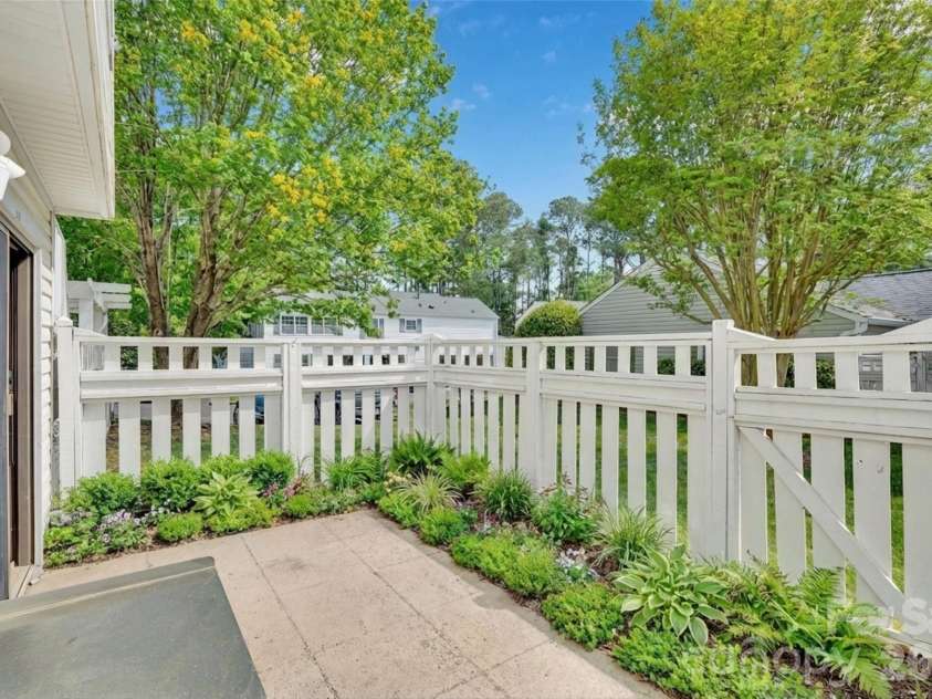 8510 Castle Pine Court, Charlotte, NC 28226.  MLS# CAR4333747, YatesRealty ID 5852. 