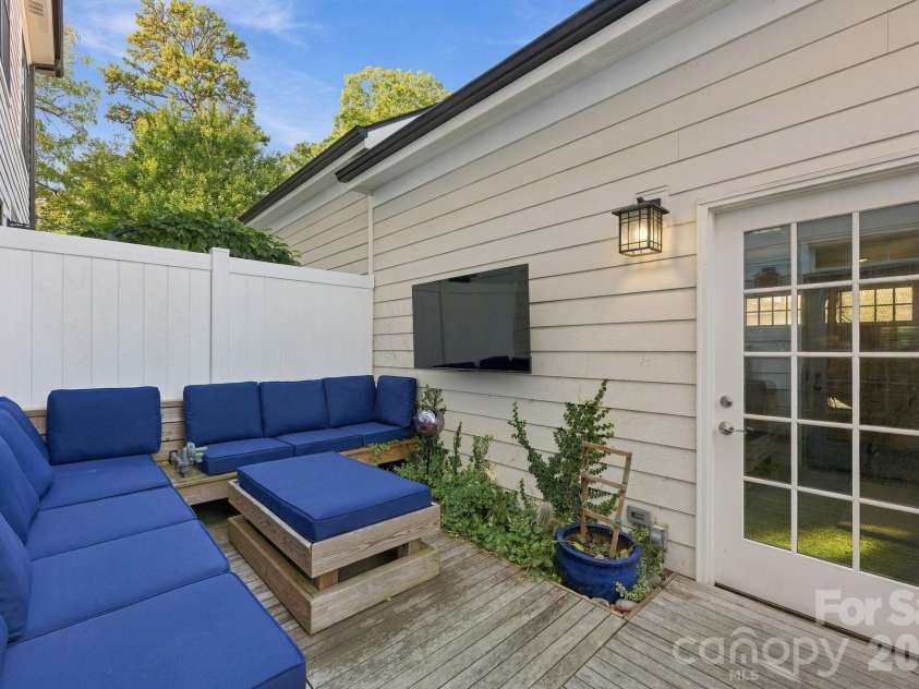 519 Griffith Village Lane, Davidson, NC 28036.  MLS# CAR4436649, YatesRealty ID 58521. 