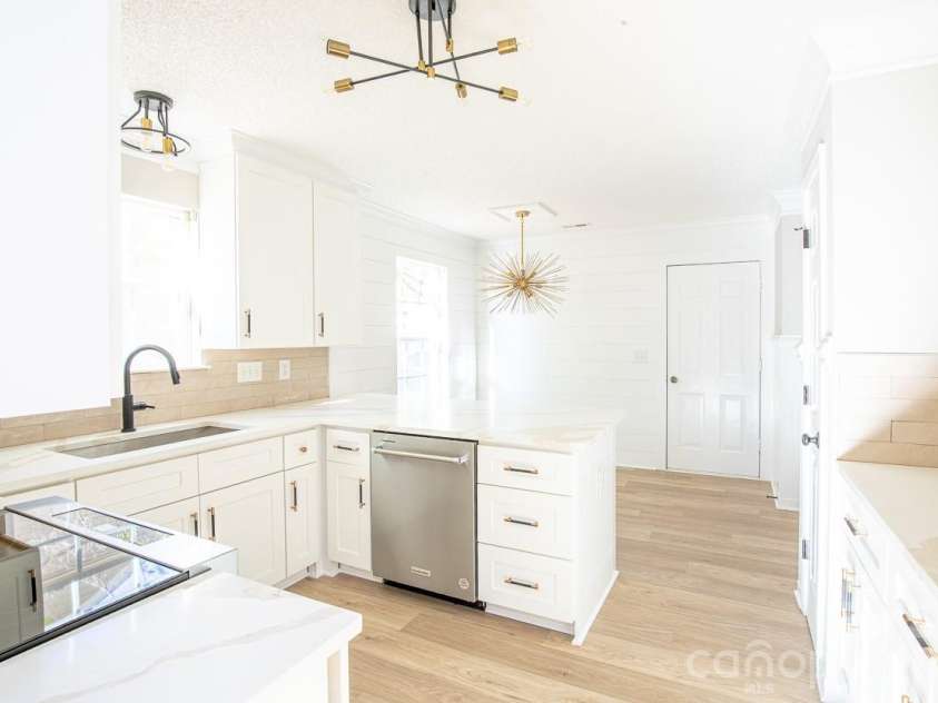 1036 Valley Forge Road, Clover, SC 29710.  MLS# CAR4435260, YatesRealty ID 58529. Breakfast