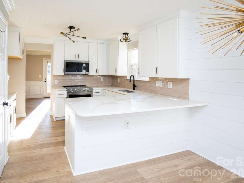 1036 Valley Forge Road, Clover, SC 29710.  MLS# CAR4435260, YatesRealty ID 58529. Kitchen