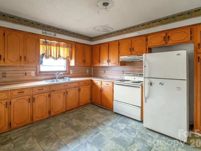 3211 Old Camden Road, Monroe, NC 28110.  MLS# CAR4352269, YatesRealty ID 5853. 