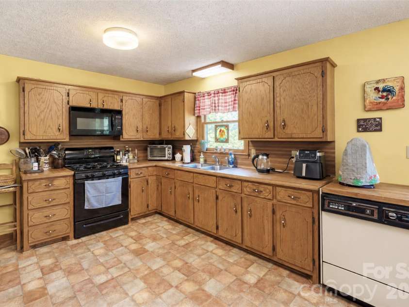 206 Bleynat Street, Valdese, NC 28690.  MLS# CAR4437681, YatesRealty ID 58532. 