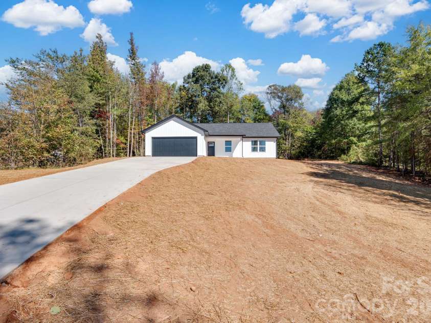 140 Four Andrews Drive, Harmony, NC 28634.  MLS# CAR4435471, YatesRealty ID 58541. 
