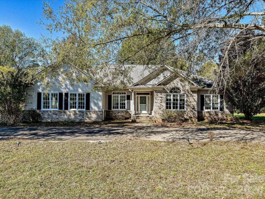 1704 Colfax Drive, Concord, NC 28025.  MLS# CAR4437717, YatesRealty ID 58546. 