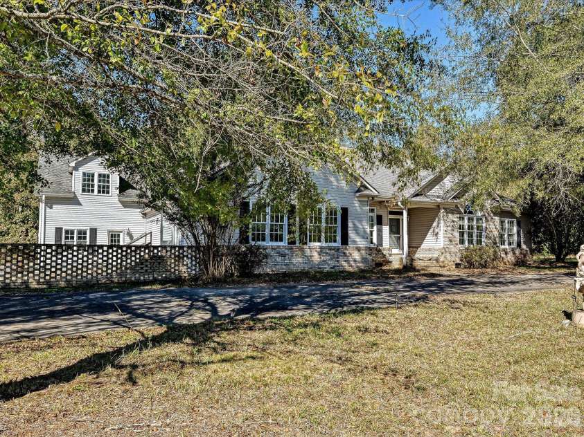 1704 Colfax Drive, Concord, NC 28025.  MLS# CAR4437717, YatesRealty ID 58546. 