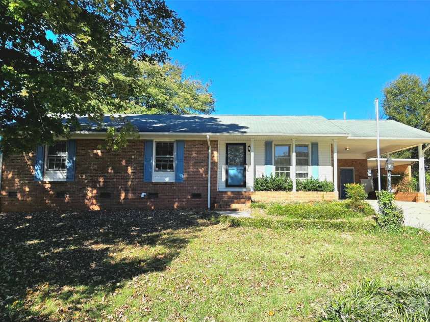 112 Wendover Drive, Lincolnton, NC 28092.  MLS# CAR4437712, YatesRealty ID 58555. 112 Wendover Dr
