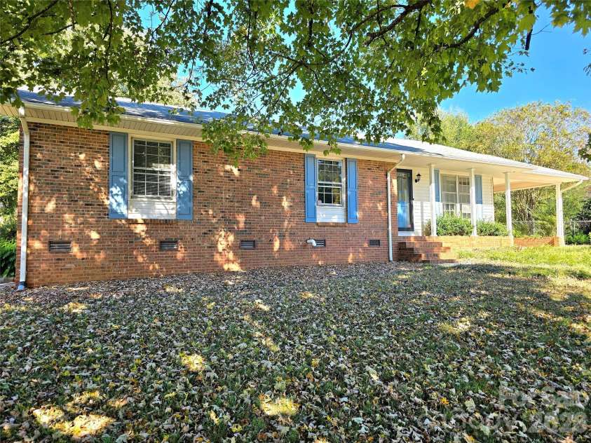 112 Wendover Drive, Lincolnton, NC 28092.  MLS# CAR4437712, YatesRealty ID 58555. 112 Wendover Dr