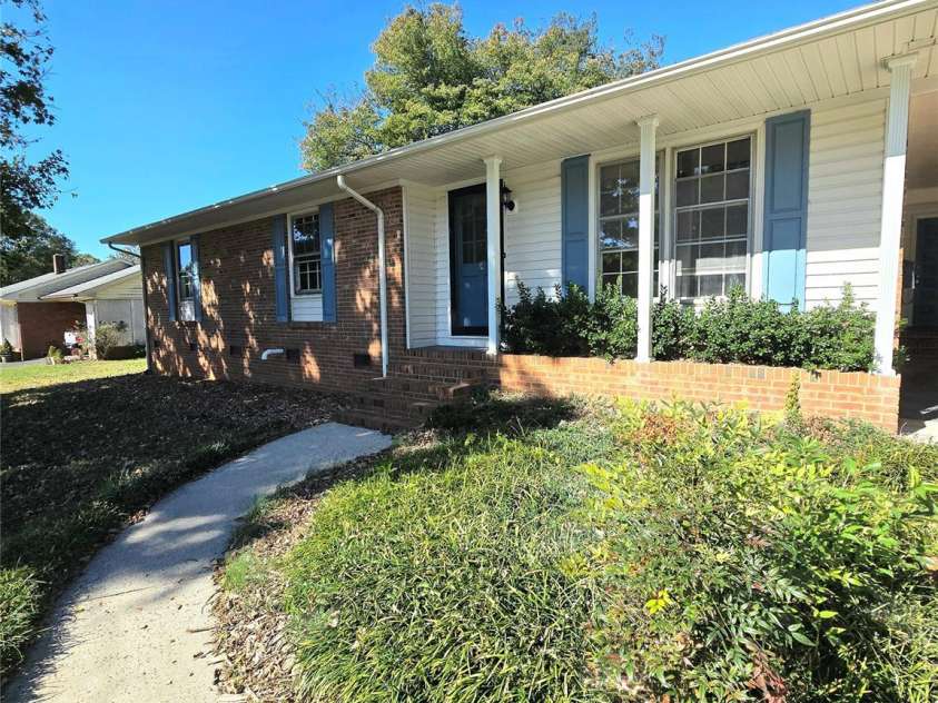 112 Wendover Drive, Lincolnton, NC 28092.  MLS# CAR4437712, YatesRealty ID 58555. 