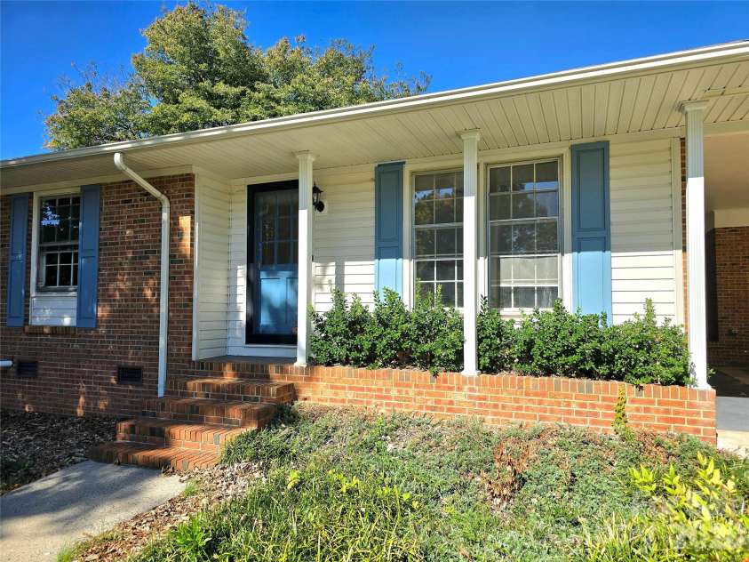 112 Wendover Drive, Lincolnton, NC 28092.  MLS# CAR4437712, YatesRealty ID 58555. 