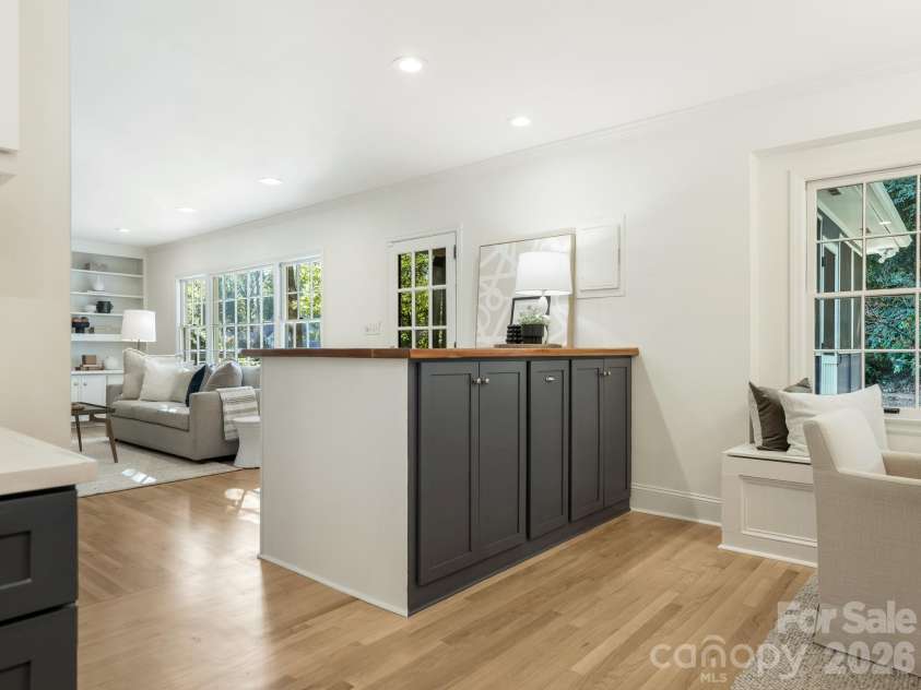 424 Whitestone Road, Charlotte, NC 28270.  MLS# CAR4437049, YatesRealty ID 58565. Breakfast Room