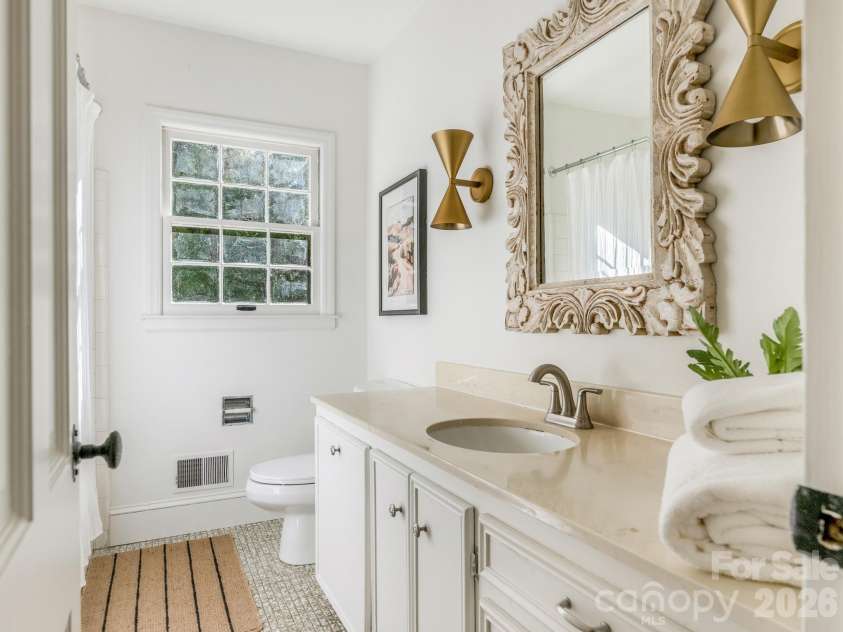424 Whitestone Road, Charlotte, NC 28270.  MLS# CAR4437049, YatesRealty ID 58565. Full Bathroom